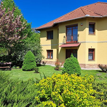 Voelgy Apartman Eger Esterno foto
