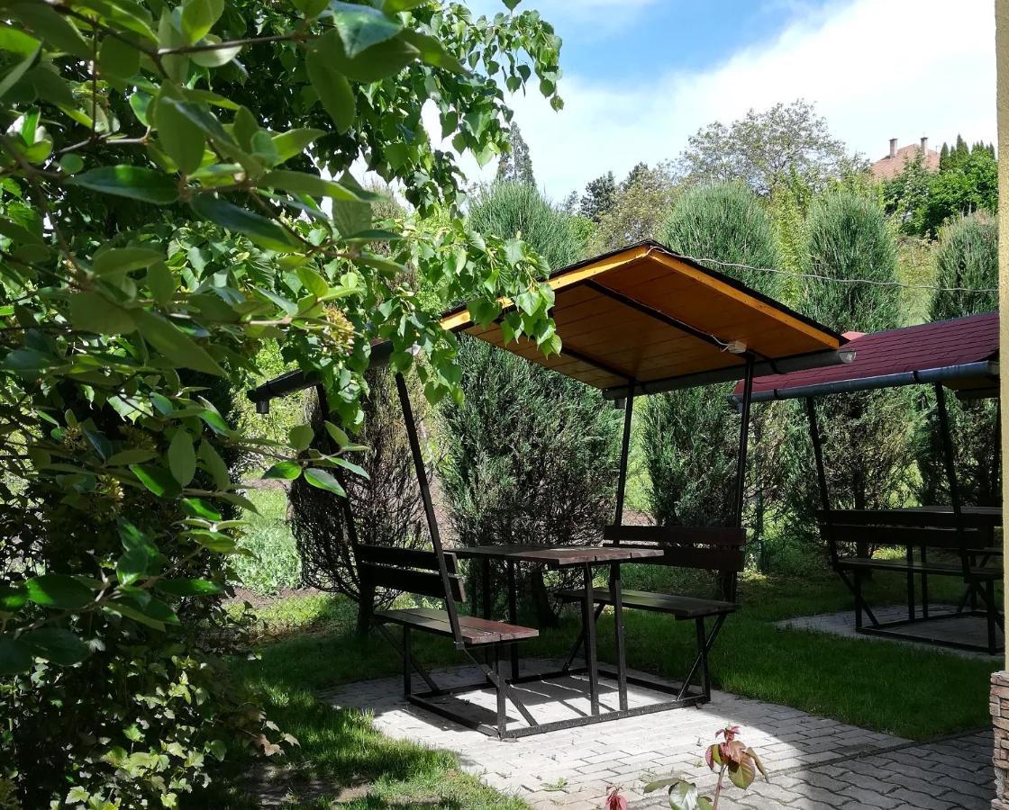 Voelgy Apartman Eger Esterno foto