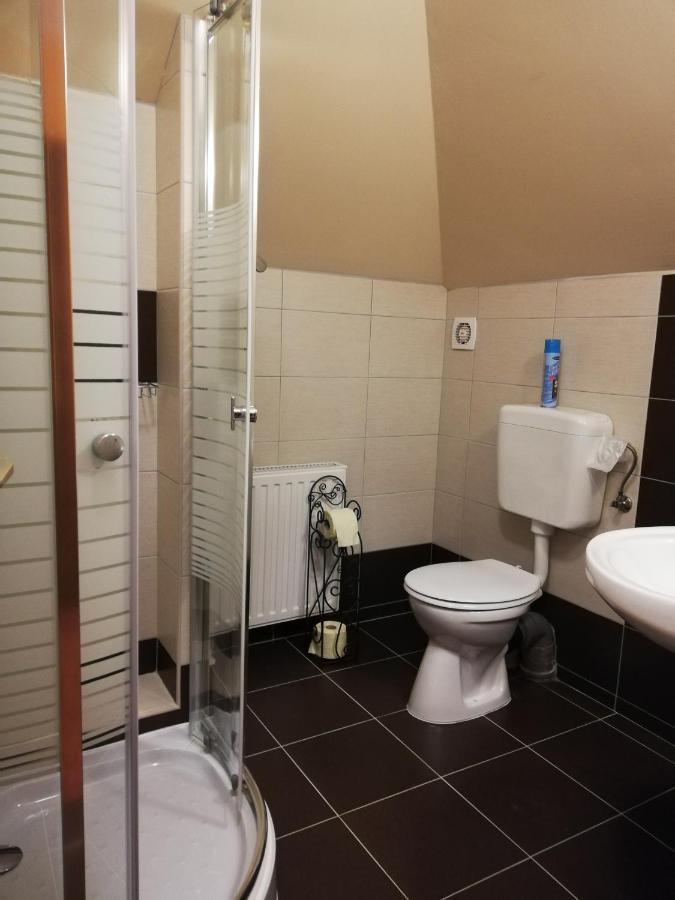 Voelgy Apartman Eger Esterno foto