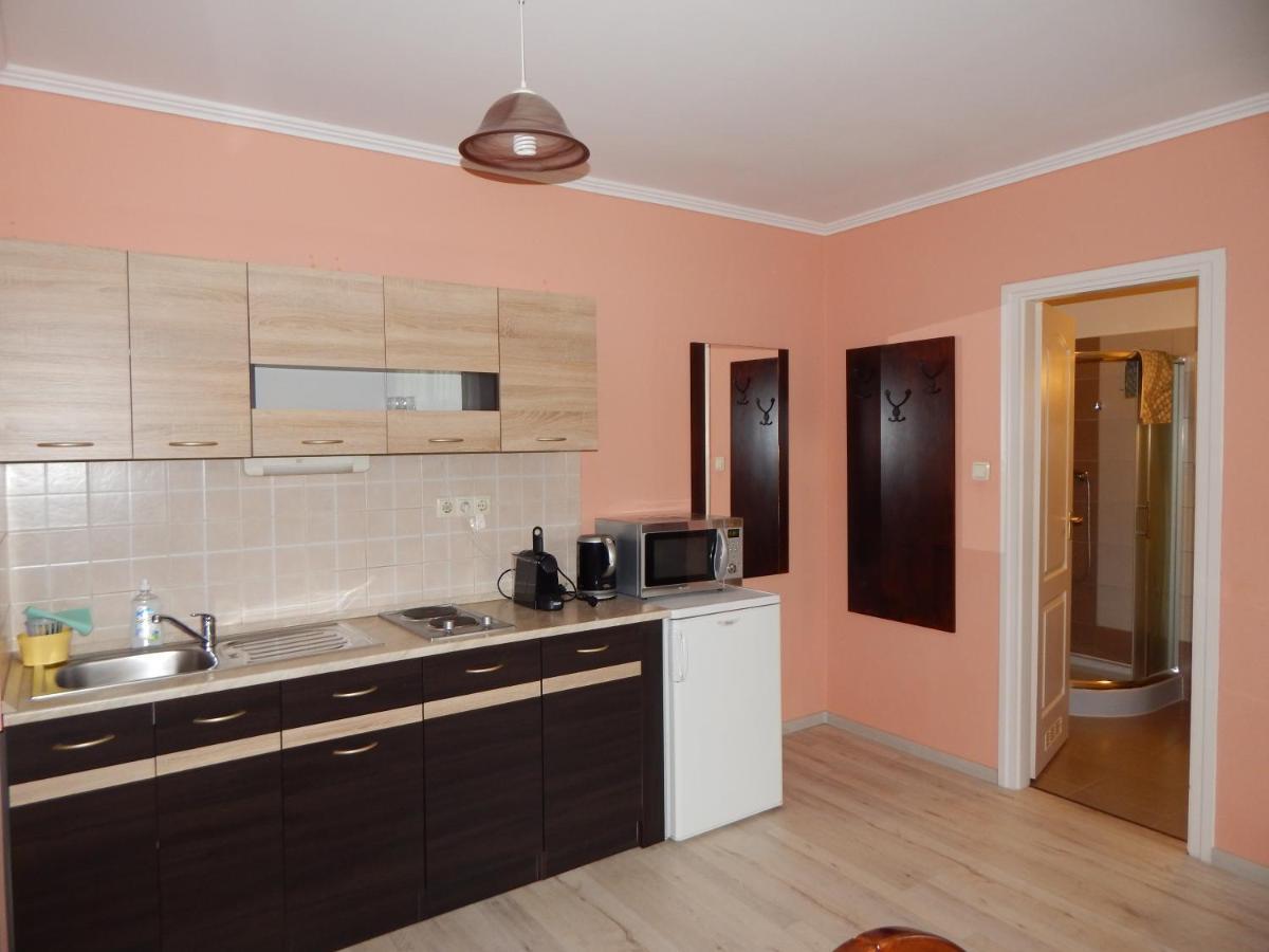 Voelgy Apartman Eger Esterno foto