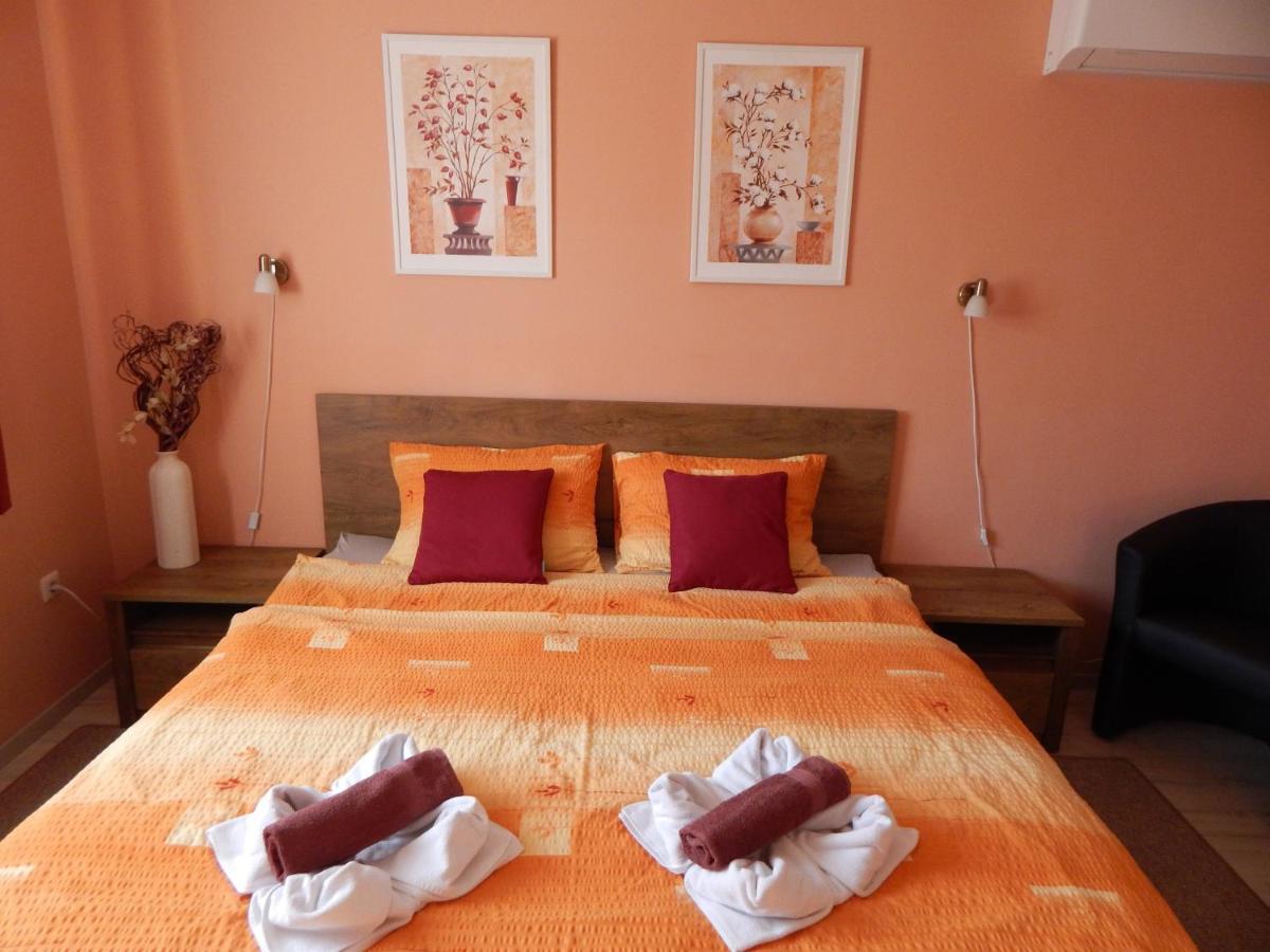 Voelgy Apartman Eger Esterno foto