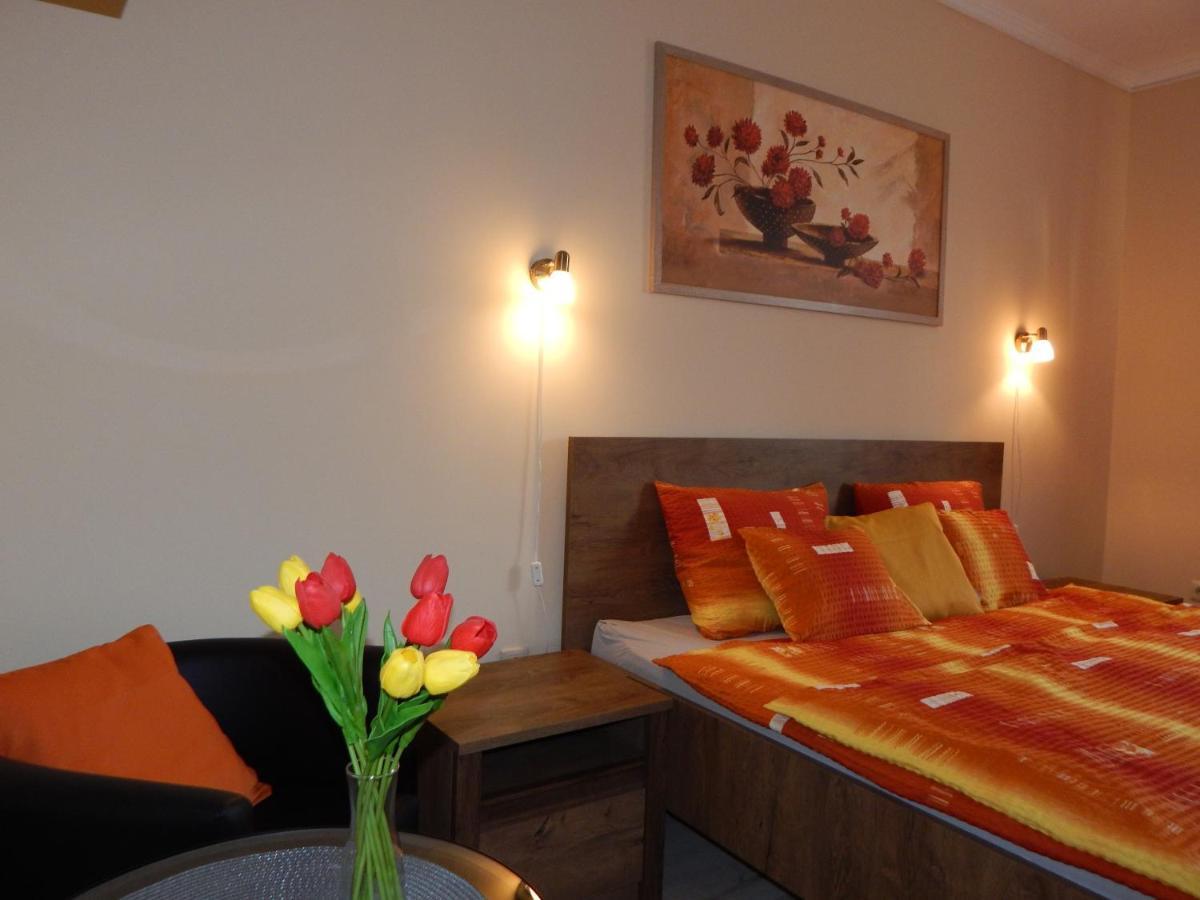 Voelgy Apartman Eger Esterno foto