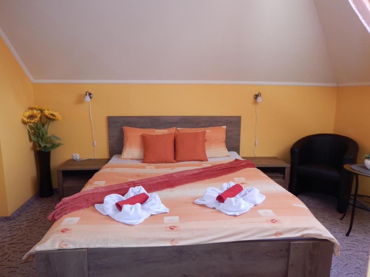 Voelgy Apartman Eger Esterno foto