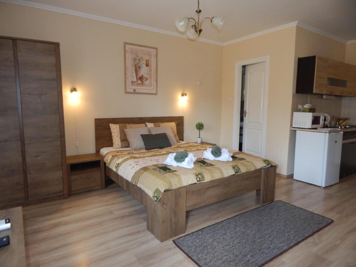 Voelgy Apartman Eger Esterno foto