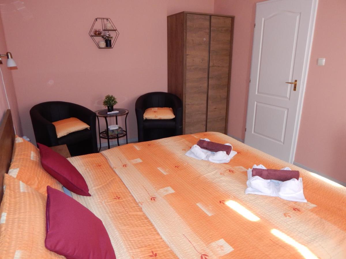Voelgy Apartman Eger Esterno foto