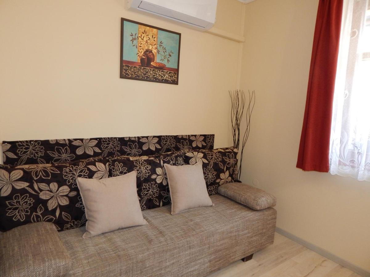 Voelgy Apartman Eger Esterno foto