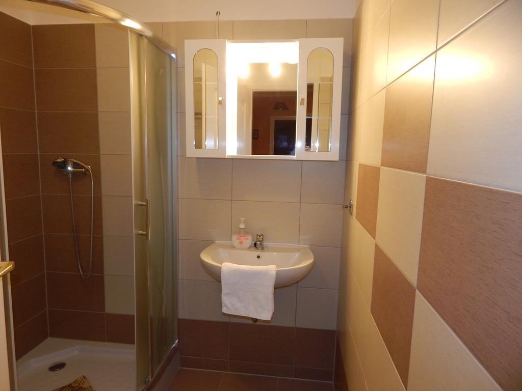 Voelgy Apartman Eger Esterno foto