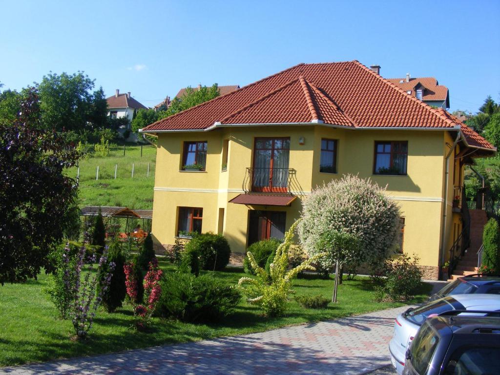 Voelgy Apartman Eger Esterno foto