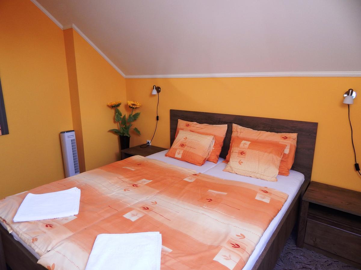 Voelgy Apartman Eger Esterno foto