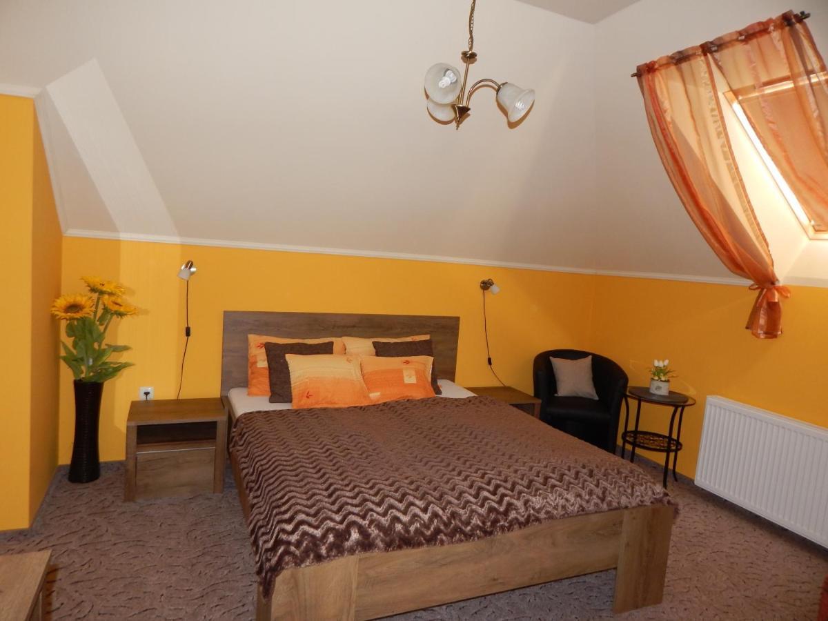 Voelgy Apartman Eger Esterno foto